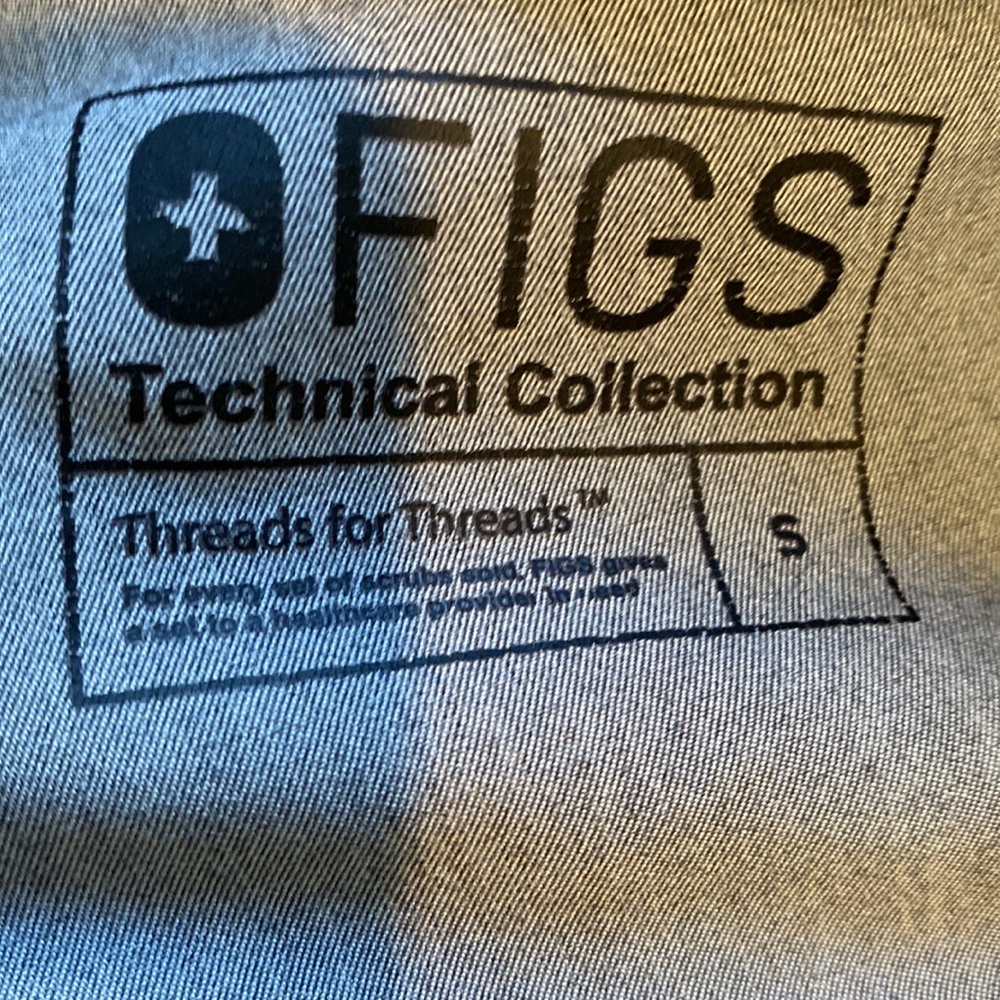 Figs Gray Technical Collection Scrubs - Picture 3 of 4